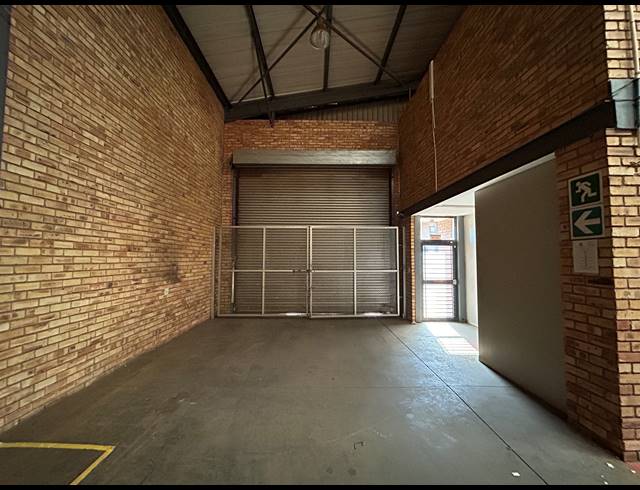 945M² WAREHOUSE TO LET IN BRENTWOOD PARK
